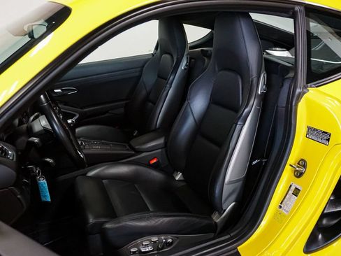 Used 2019 Porsche 718 Cayman RWD image 9