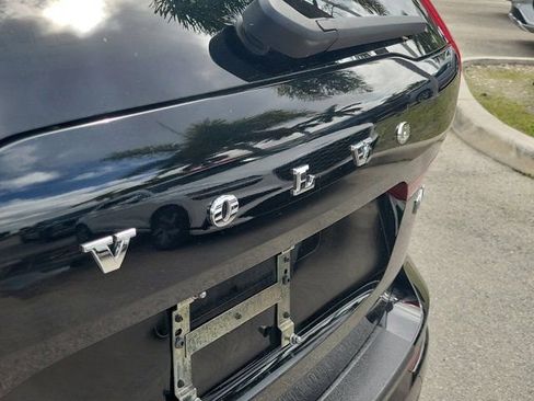 Used 2019 Volvo XC60 T6 Momentum w/ Multimedia Package image 6