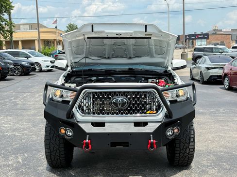 Used 2018 Toyota Tacoma TRD Off-Road AWD/4WD image 35
