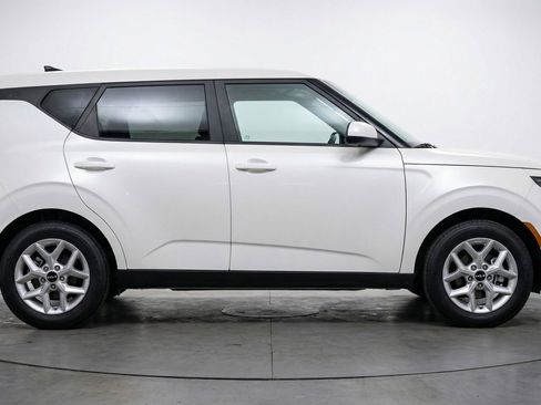 Used 2025 Kia Soul LX w/ LX Technology Package image 11