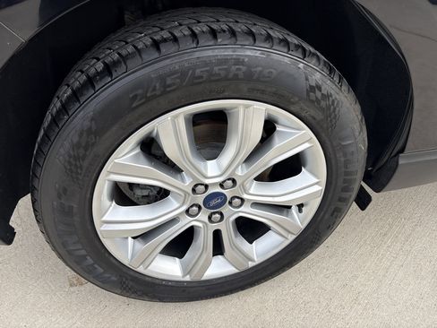 Used 2020 Ford Edge Titanium image 5