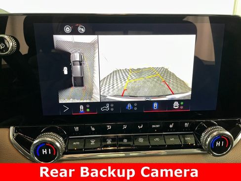 Used 2025 GMC Canyon Denali image 3