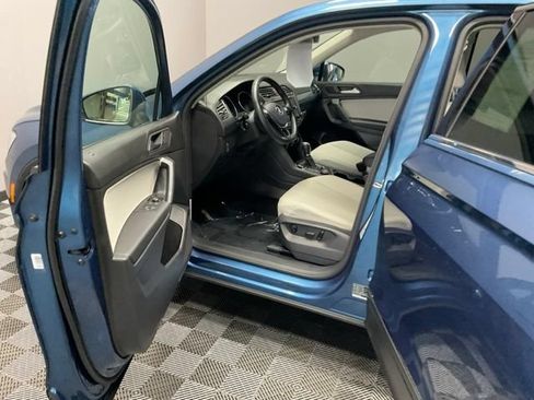 Used 2019 Volkswagen Tiguan SE w/ Panoramic Sunroof Package AWD/4WD image 14