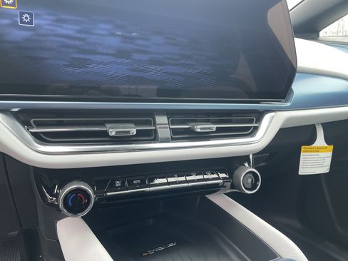 New 2026 Chevrolet Equinox EV LT FWD image 22