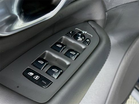 Used 2024 Volvo XC90 T8 Plus w/ Protection Package Premier image 17