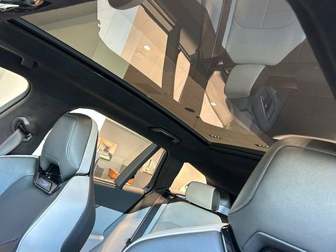 New 2027 BMW M5 Touring AWD/4WD image 17