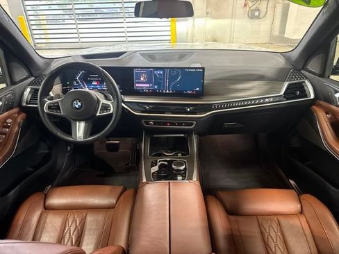 Used 2025 BMW X7 xDrive40i w/ M Sport Package AWD/4WD image 19