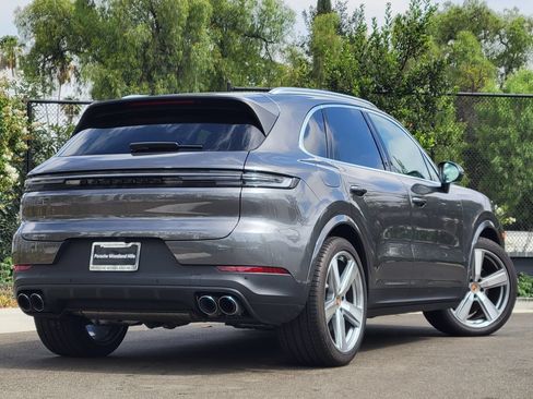 Used 2026 Porsche Cayenne AWD/4WD image 7