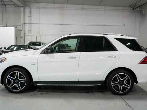 Used 2019 Mercedes-Benz GLE 43 AMG 4MATIC w/ Premium 2 Package image 2