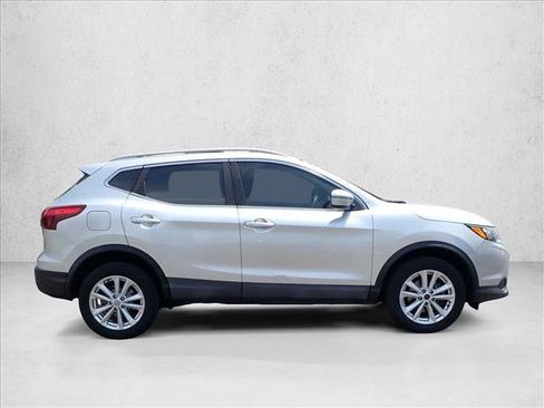 Used 2017 Nissan Rogue Sport SV FWD image 5