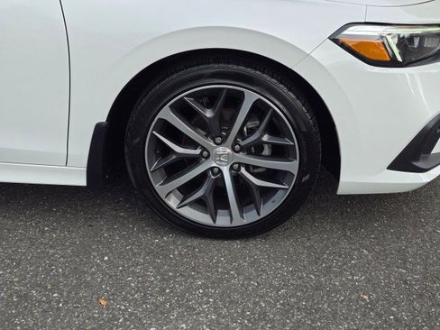 Used 2022 Honda Civic Touring image 2