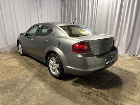 Used 2012 Dodge Avenger SXT FWD image 3