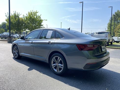 Used 2022 Volkswagen Jetta SE w/ Panoramic Sunroof Package FWD image 7