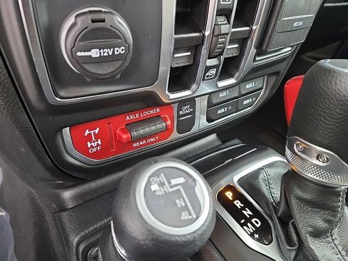 Used 2025 Jeep Gladiator Mojave w/ Safety Group image 33