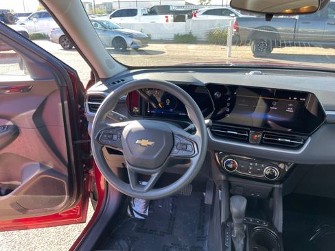 Used 2025 Chevrolet TrailBlazer LT image 32