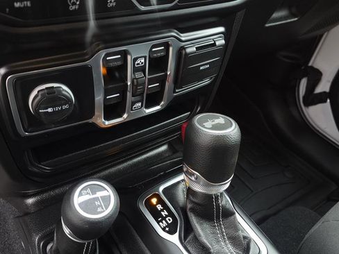 Used 2022 Jeep Wrangler Unlimited Sahara w/ Cold Weather Group image 29