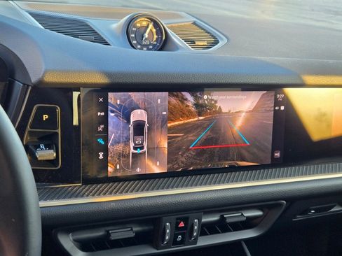 Used 2025 Porsche Cayenne Coupe image 24