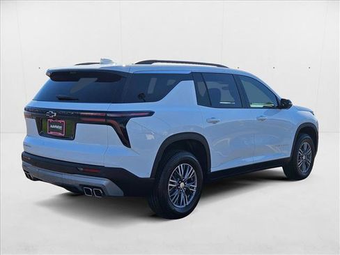 New 2026 Chevrolet Traverse LT w/ Enhanced Driving Package image 2