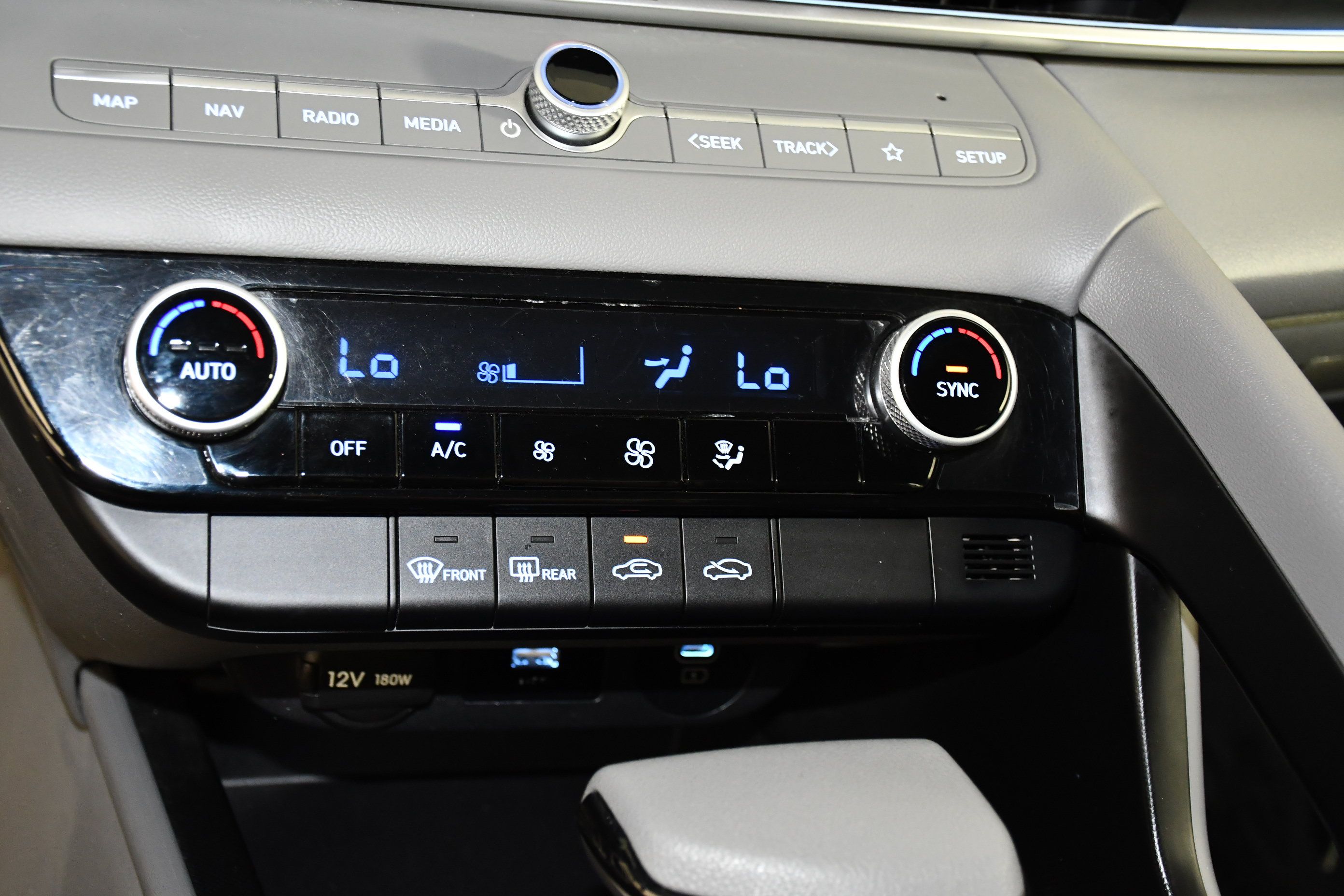 Used 2024 Hyundai Elantra SEL FWD image 30