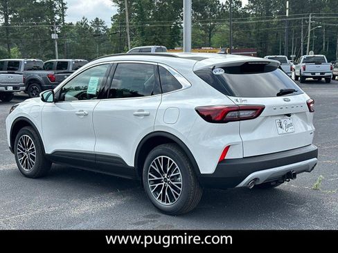 New 2025 Ford Escape SE w/ Class II Trailer Tow Package image 5