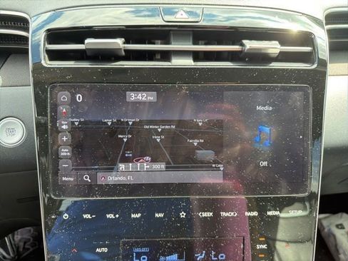 Used 2022 Hyundai Tucson Limited w/ Cargo Package FWD image 7