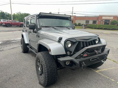 Used 2017 Jeep Wrangler Unlimited Sahara AWD/4WD image 6