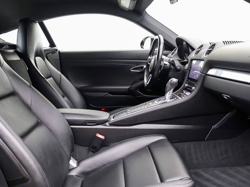Used 2018 Porsche 718 Cayman RWD image 21
