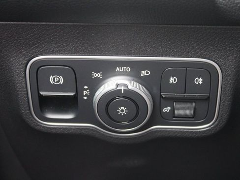 Certified 2025 Mercedes-Benz GLB 250 image 12