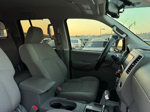 Used 2014 Nissan Frontier SV w/ SV Value Truck Package RWD image 22