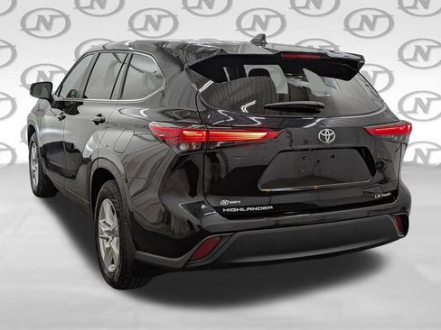 Used 2023 Toyota Highlander LE AWD/4WD image 29