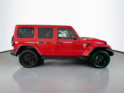 Used 2025 Jeep Wrangler Unlimited Sahara AWD/4WD image 11
