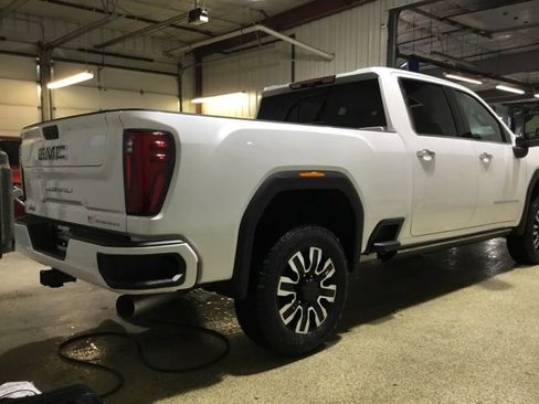 New 2024 GMC Sierra 2500 Denali Ultimate image 4
