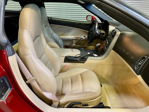 Used 2007 Chevrolet Corvette Coupe w/ Preferred Equipment Group RWD image 22