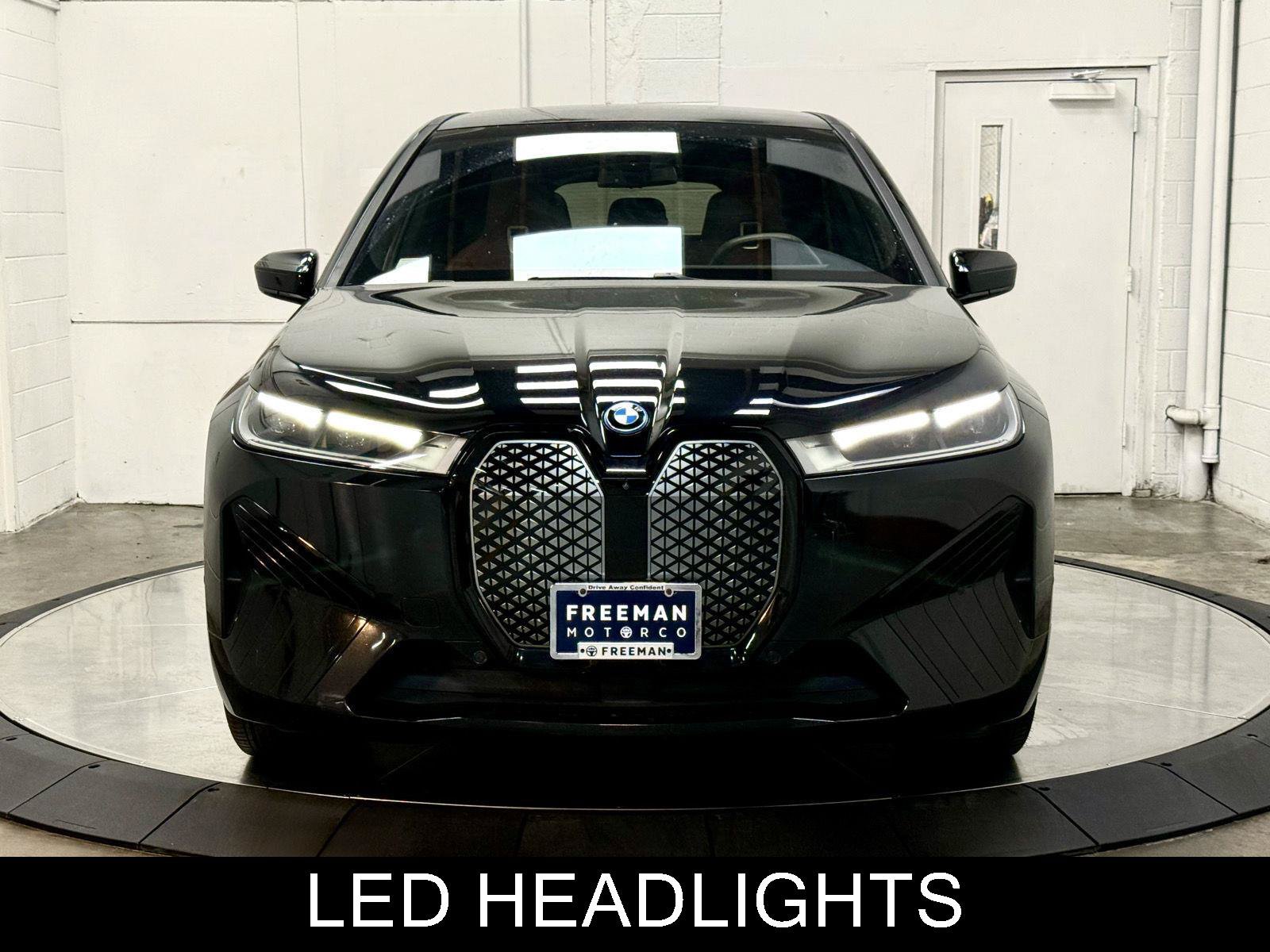 Used 2024 BMW iX xDrive50 w/ Sport Package AWD/4WD image 3