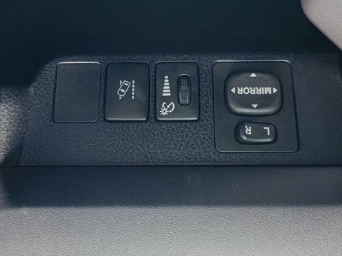 Used 2017 Toyota RAV4 LE image 12