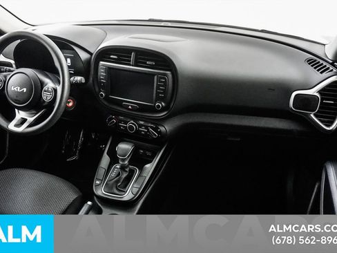 Used 2025 Kia Soul LX w/ LX Technology Package FWD image 16