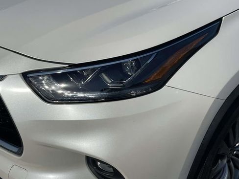 Used 2021 Toyota Highlander Platinum FWD image 4