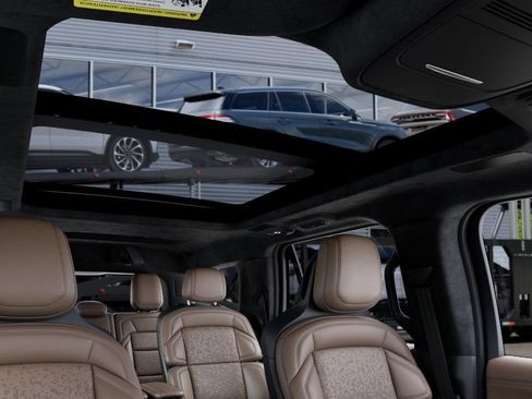 New 2027 Lincoln Navigator Black Label AWD/4WD image 22