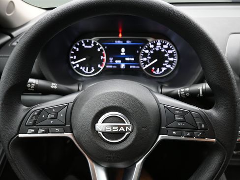 Used 2024 Nissan Sentra SV FWD image 20