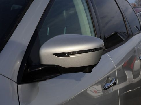 Used 2020 Nissan Pathfinder SL image 12