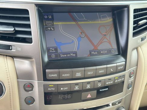 Used 2015 Lexus LX 570 4WD image 22