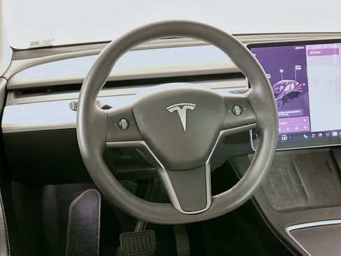 Used 2021 Tesla Model Y Long Range AWD/4WD image 17