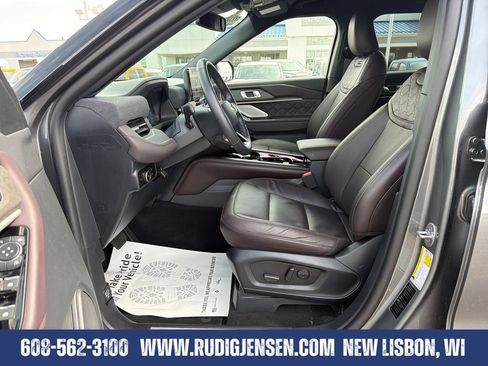 Used 2026 Ford Explorer Platinum w/ LUX Leather Package AWD/4WD image 9