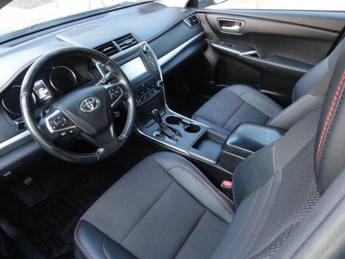 Used 2016 Toyota Camry SE FWD image 7