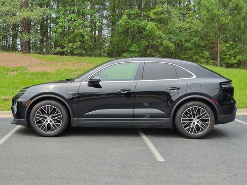 Certified 2025 Porsche Macan Electric RWD image 2