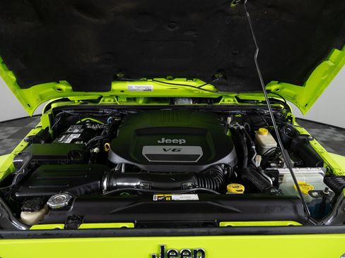 Used 2016 Jeep Wrangler Unlimited Sahara w/ Connectivity Group image 40