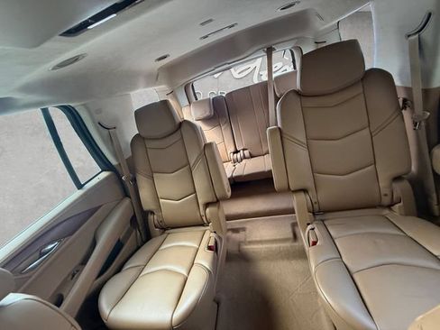 Used 2015 Cadillac Escalade Platinum AWD/4WD image 22