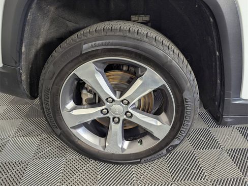 Certified 2022 Jeep Grand Cherokee L Limited w/ Luxury Tech Group II image 20