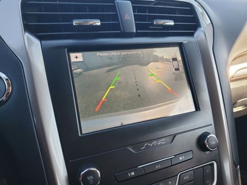 Used 2019 Ford Fusion SE image 22