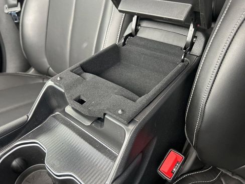 Used 2025 Jeep Grand Cherokee Limited w/ Luxury Tech Group II image 37